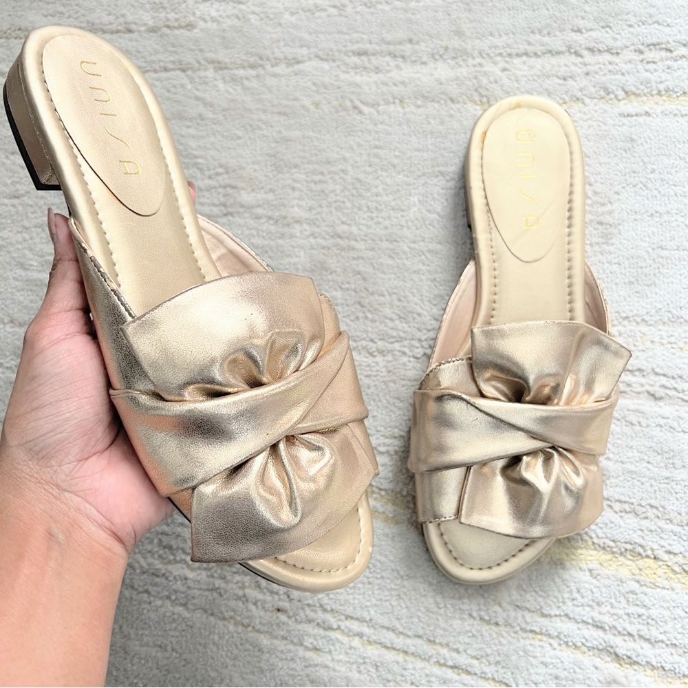 UNISA Gold Folded Bow Sandals Size 8.5
